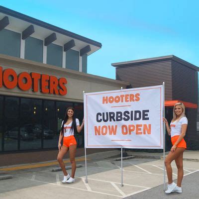 hooters yelp|hooters review on yelp.